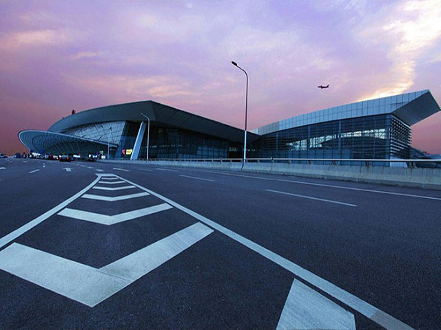 武汉天河机场采用16万平方米单面彩钢酚醛板